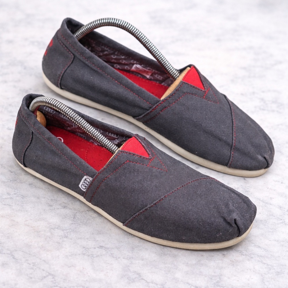 TOMS Classic Canvas Slip-On Shoes Gray Red Interior Womens Size 7.5 Audi New